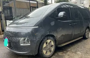 Hyundai Staria 2023 Gray