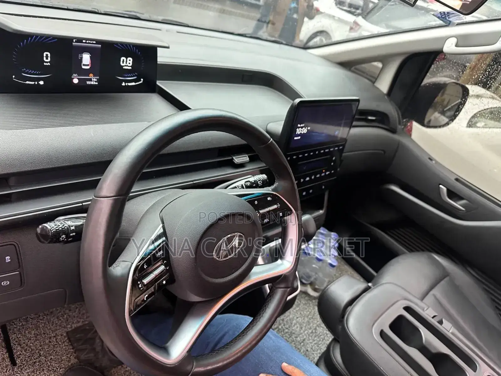 Hyundai Staria 2023 Gray