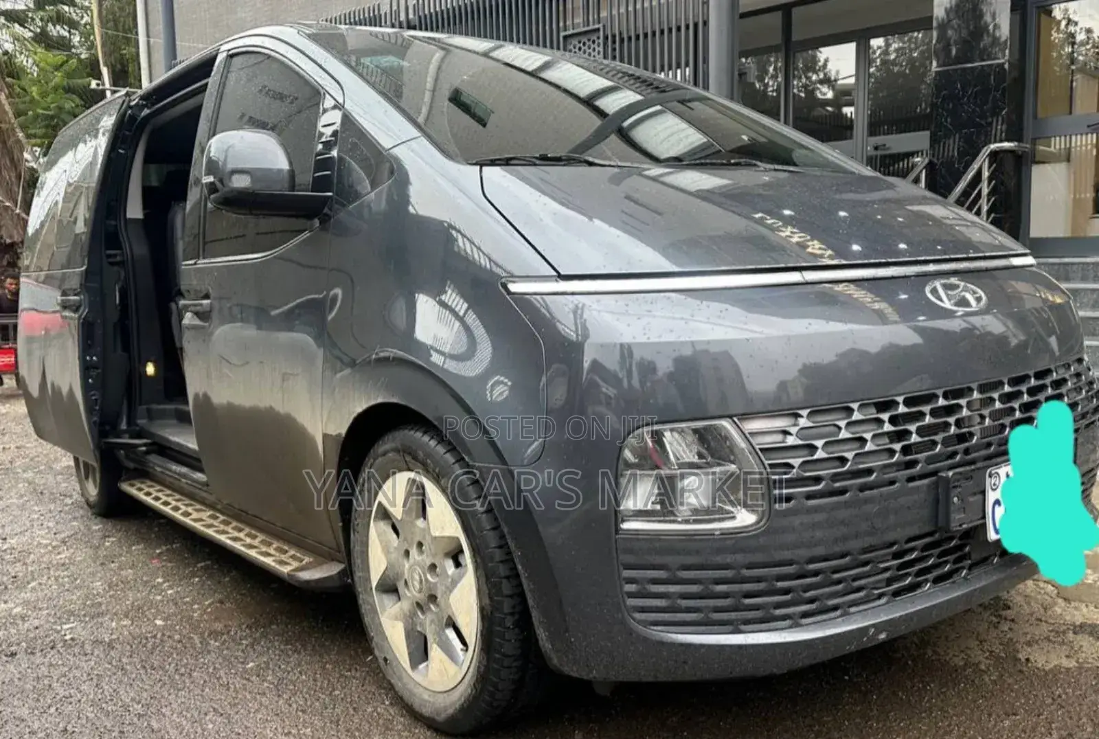 Hyundai Staria 2023 Gray