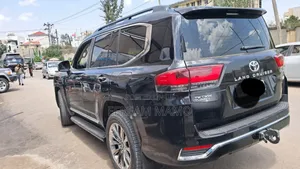Photo - Toyota Land Cruiser 2022 Black