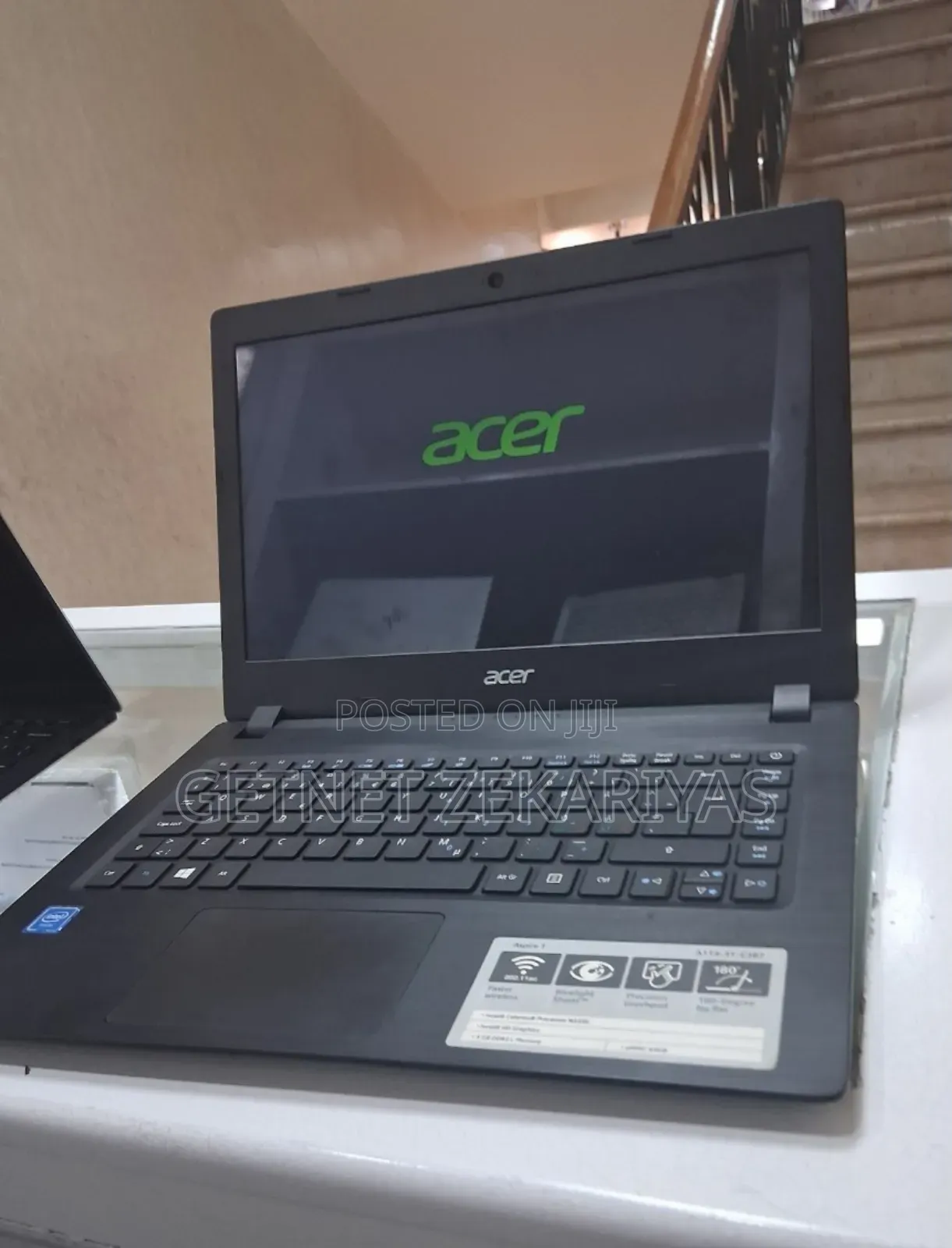 New Laptop Acer Aspire V3-112p 4GB Intel Pentium SSD 72GB