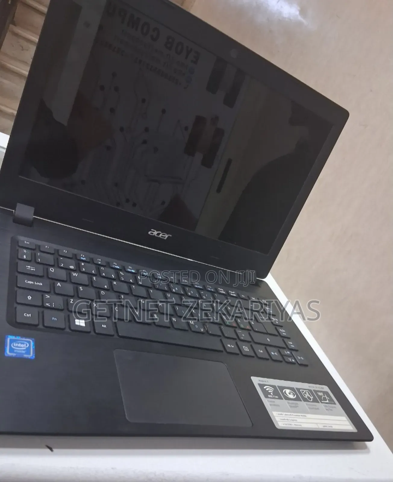 New Laptop Acer Aspire V3-112p 4GB Intel Pentium SSD 72GB