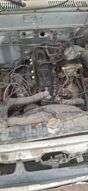 Toyota Hilux 1985 Silver