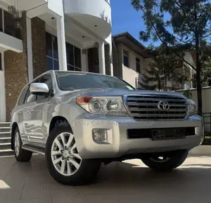Photo - Toyota Land Cruiser 2014 Silver