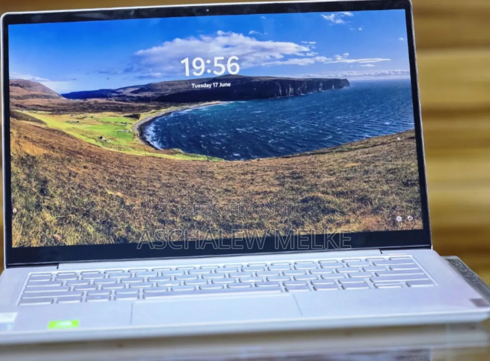 New Laptop Lenovo Yoga 710 8GB Intel Core I5 SSD 512GB