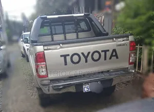 Toyota Hilux 2011 Gold