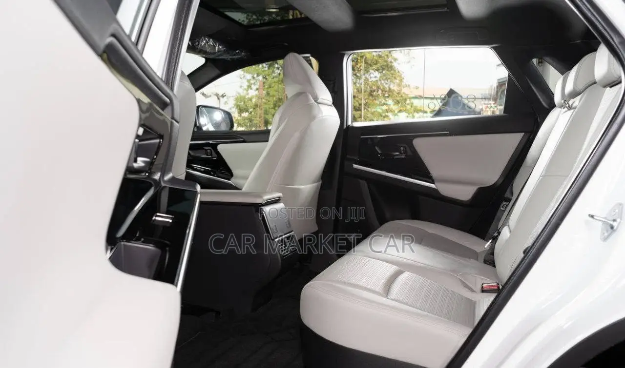 Toyota bZ4X 71.4 kWh FWD 2023 White