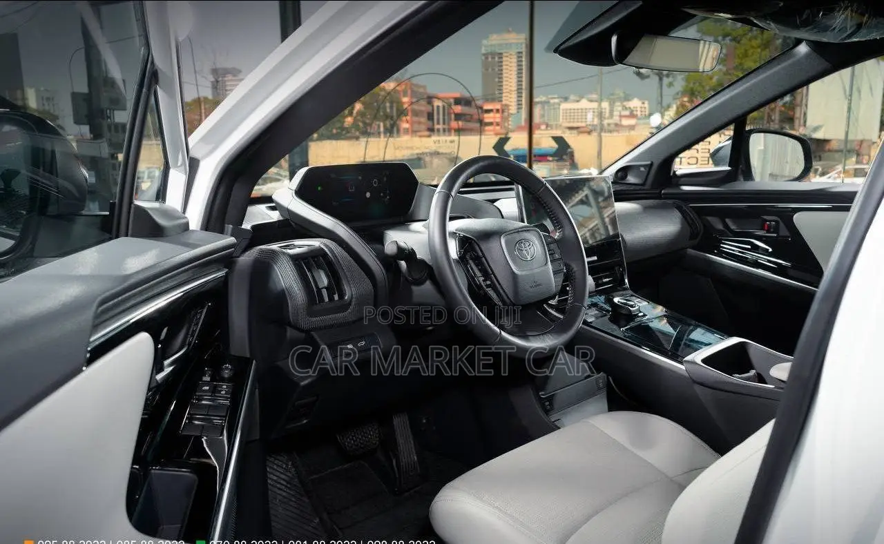 Toyota bZ4X 71.4 kWh FWD 2023 White