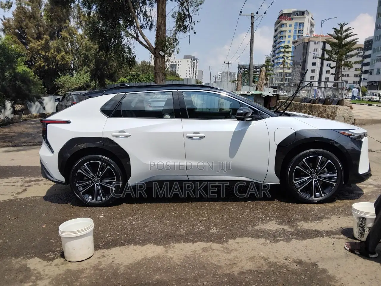 Toyota bZ4X 71.4 kWh FWD 2023 White