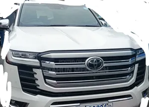 Photo - Toyota Land Cruiser 2022 White