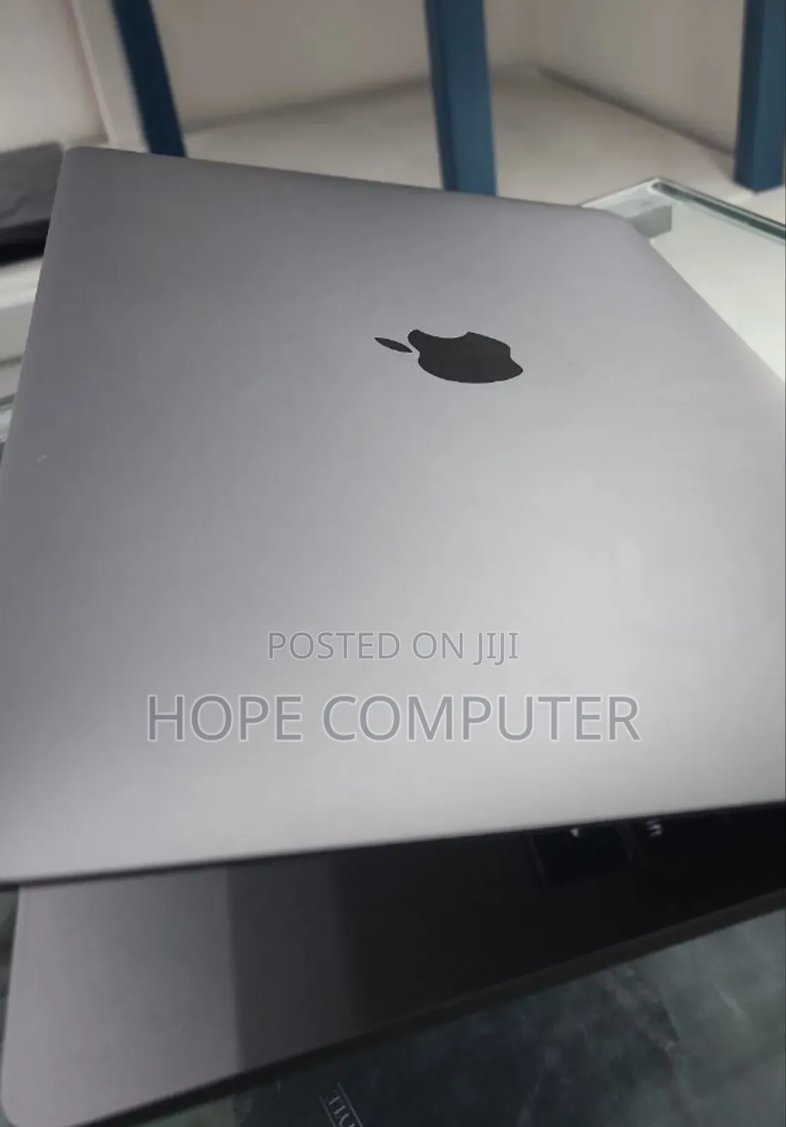 New Laptop Apple MacBook Pro 2019 8GB Intel Core I5 SSD 256GB