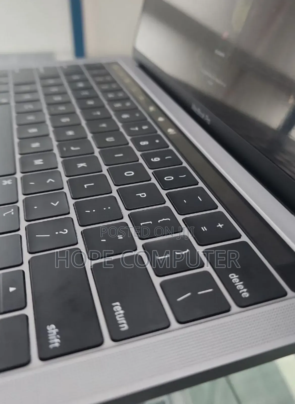 New Laptop Apple MacBook Pro 2019 8GB Intel Core I5 SSD 256GB