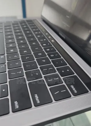 New Laptop Apple MacBook Pro 2019 8GB Intel Core I5 SSD 256GB