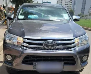 Photo - Toyota Hilux 2016 Blue
