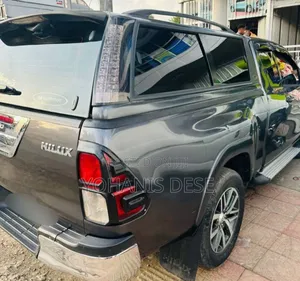 Toyota Hilux 2016 Blue