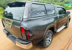 Toyota Hilux 2016 Blue