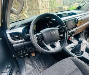 Toyota Hilux 2016 Blue