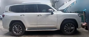 Photo - Toyota Land Cruiser 2023 White