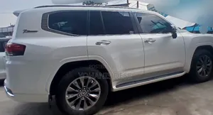 Toyota Land Cruiser 2023 White