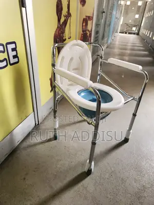 የፖፖ ወንበር የአዋቂ የማይዝግ አልሙኒየም Commode Chair Medical Toilet Popo