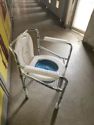 Photo - Commode Chair米飯new Toilet Chair波動medical Commode Chair Popo
