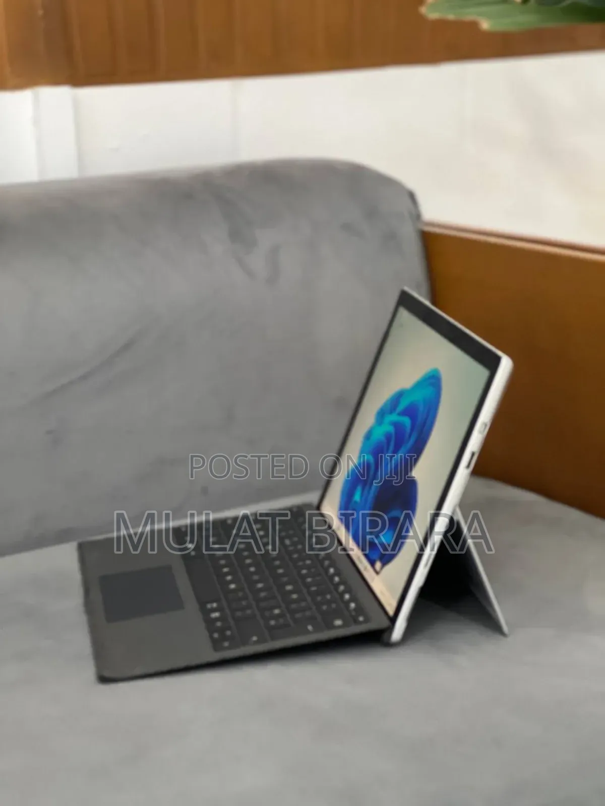 New Laptop Microsoft Surface 8GB Intel Core I5 SSD 256GB