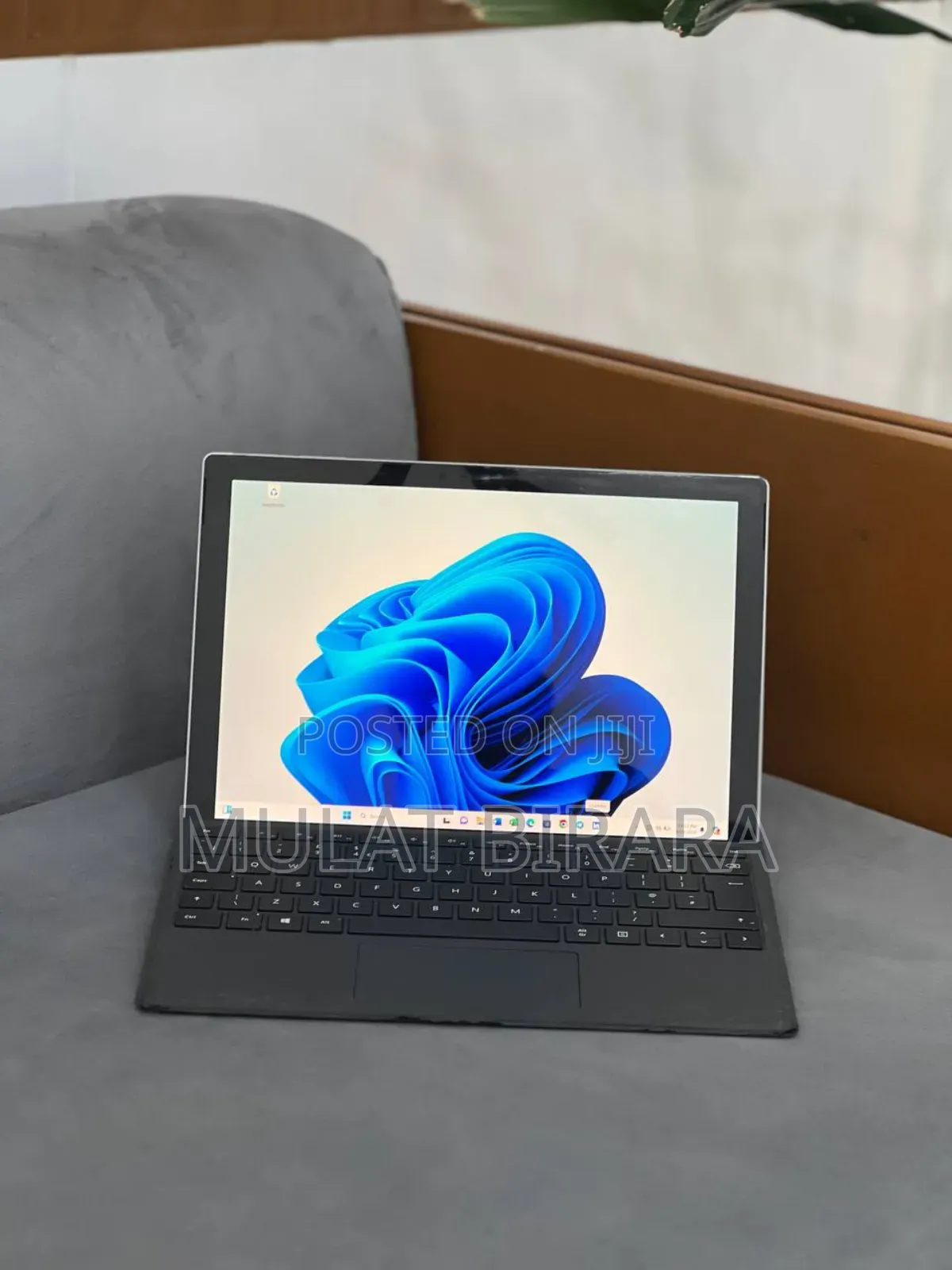 New Laptop Microsoft Surface 8GB Intel Core I5 SSD 256GB