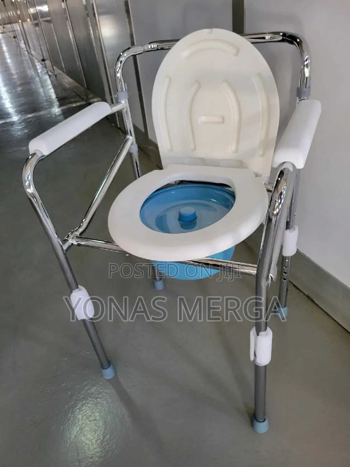 Toilet Chairو梵pot Bucket With Handle Lid for Both Options.