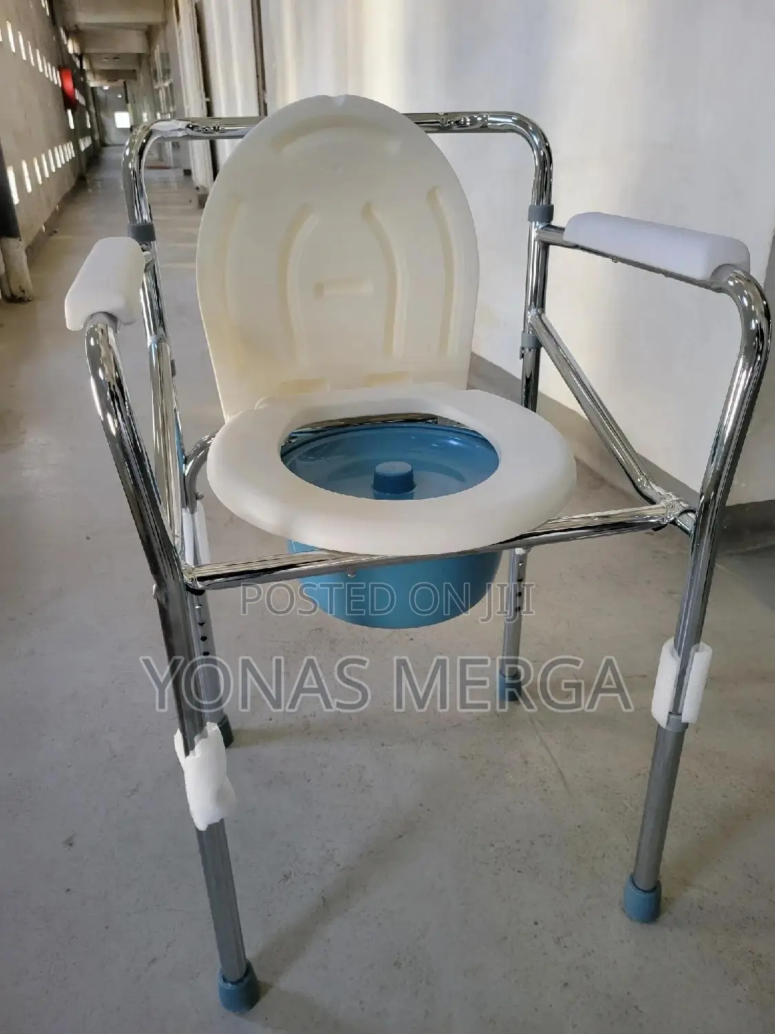 Commode Chair土toilet Chair,Extra-Wide Seat,Pail Fits Standar