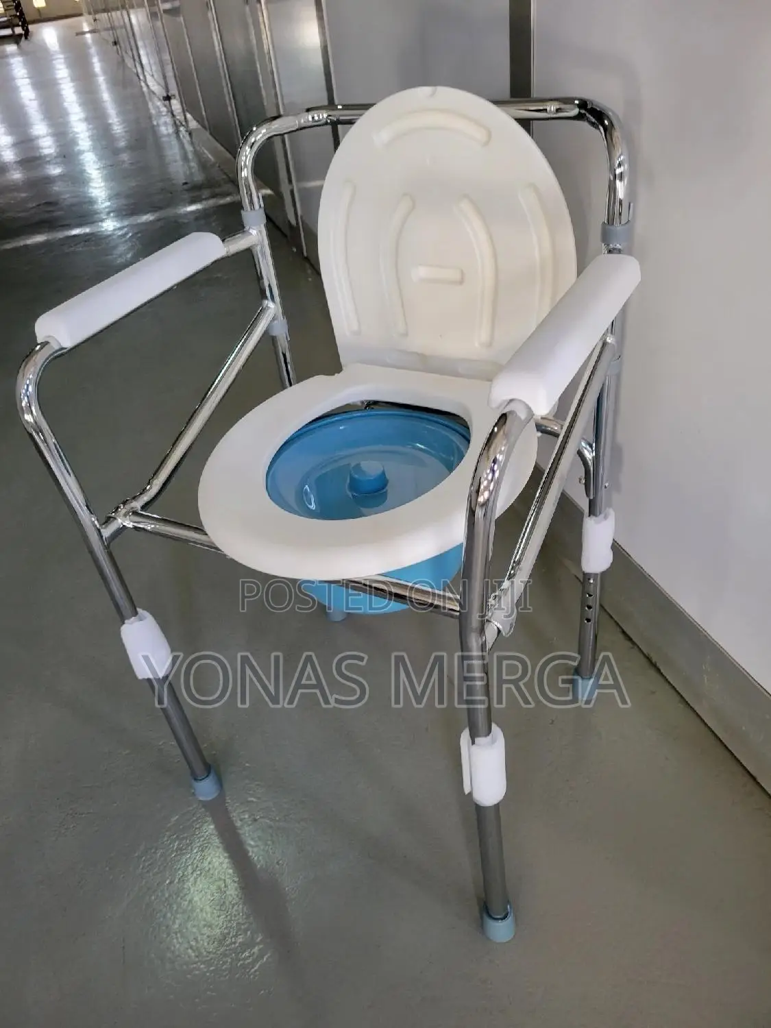Person
Persona Steel Commode Chair袒طtoilet Chair画وpot Chair