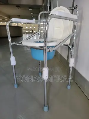 Commode(Fs2)Toilet Chair坻وwheels Care Max Commode Chair