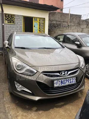 Photo - Hyundai i40 2012 Gray