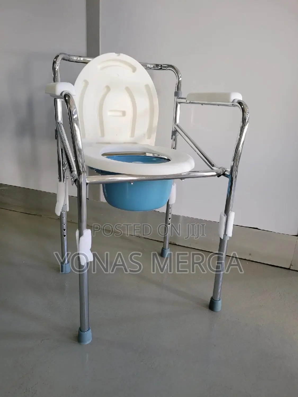 Toilet Chair//Made of Iron, Coated With Rust-Resistant Steel