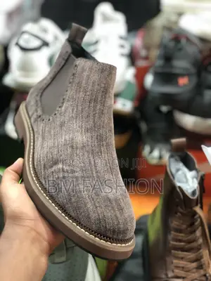 Classic Men’S Suede Boots