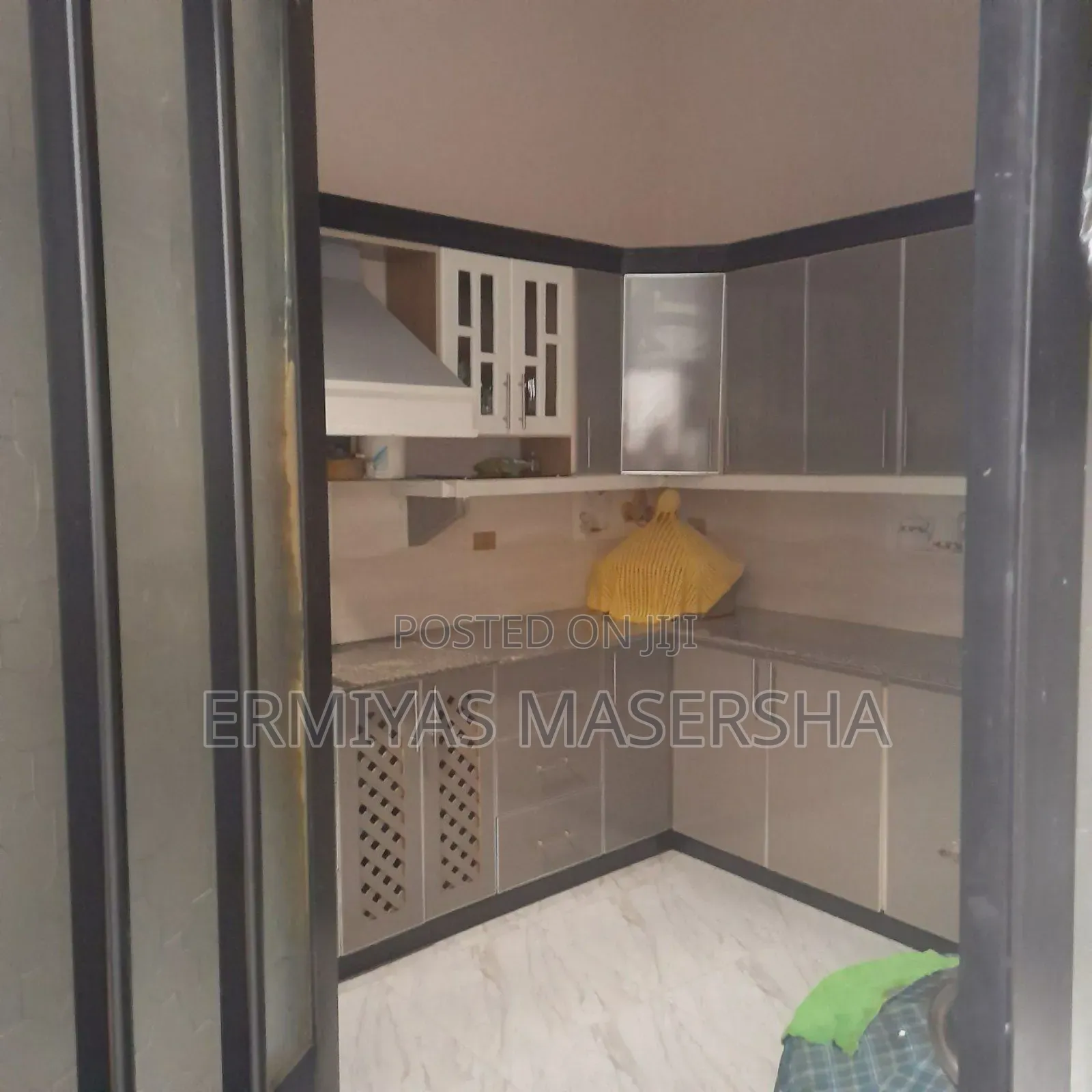 Furnished 5bdrm Villa in Yeka for sale