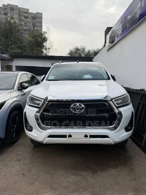 Photo - Toyota Hilux 2022 White