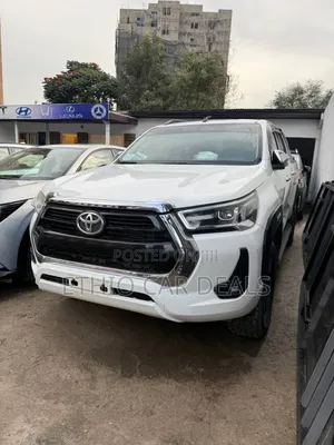Toyota Hilux 2022 White