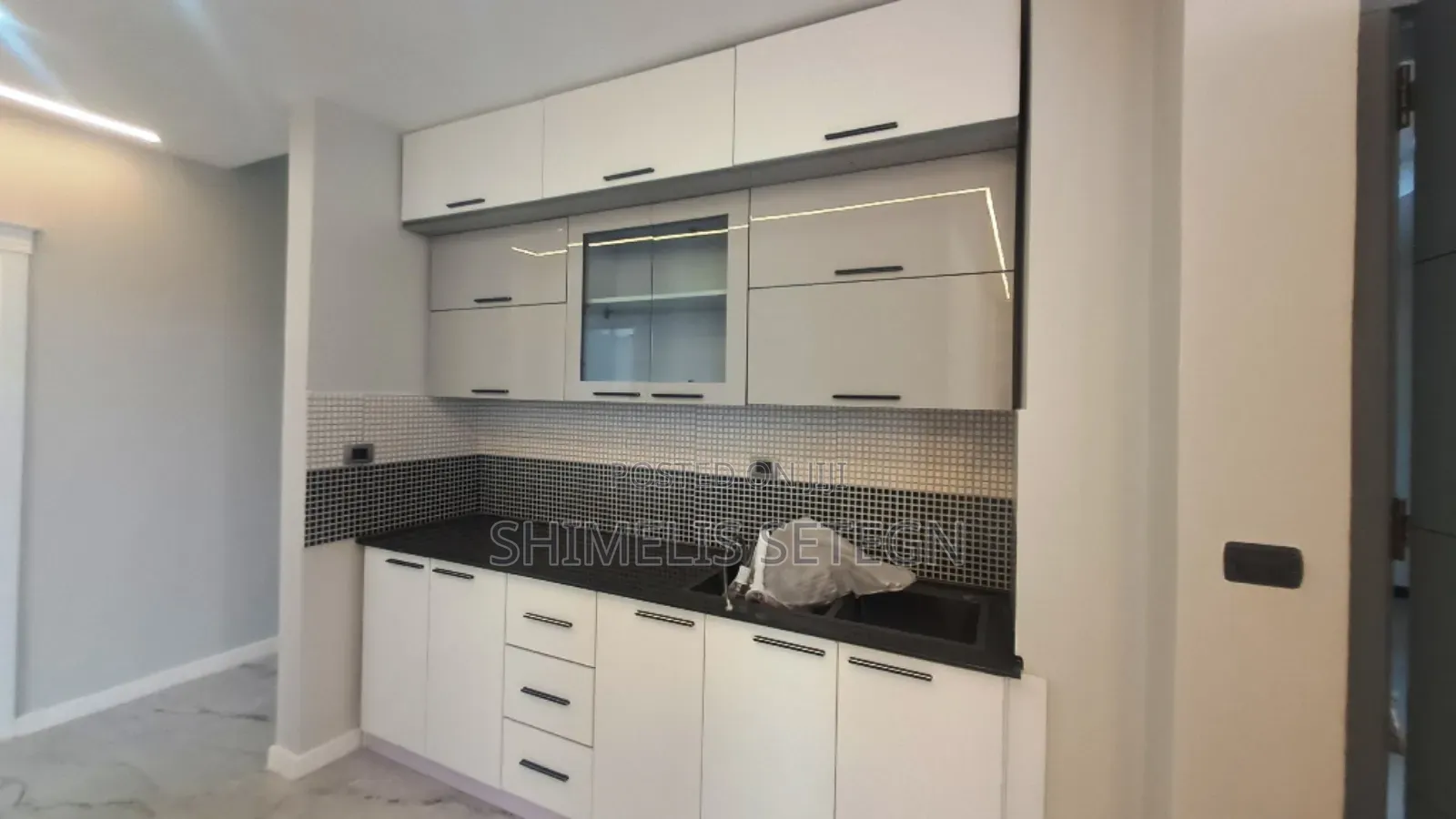 3bdrm Apartment in Yeka for Sale