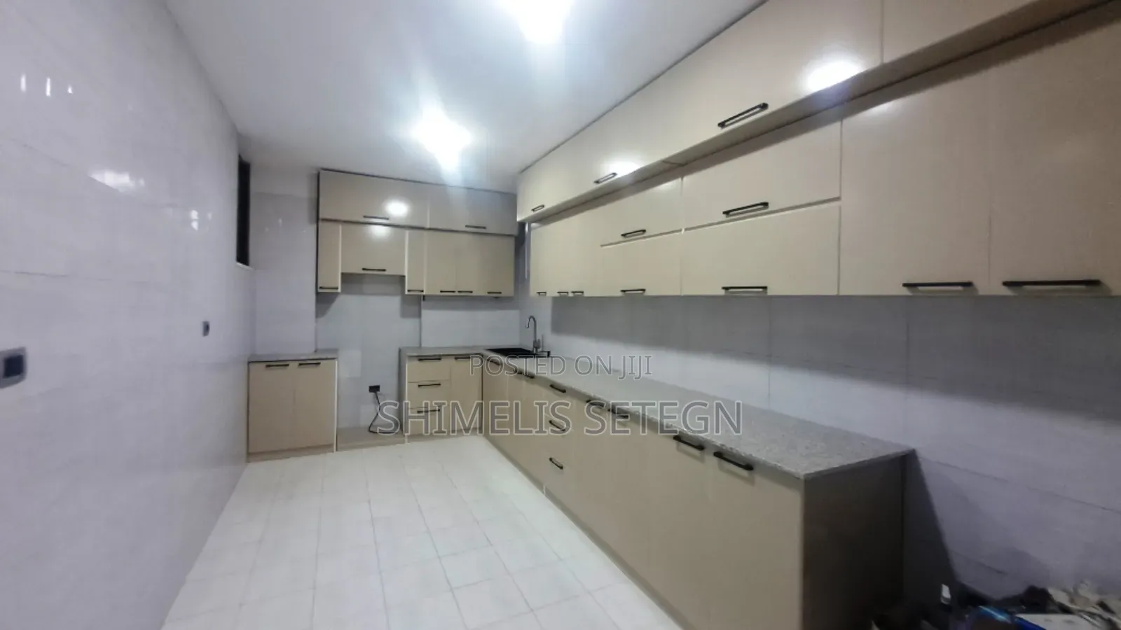 3bdrm Apartment in Yeka for Sale