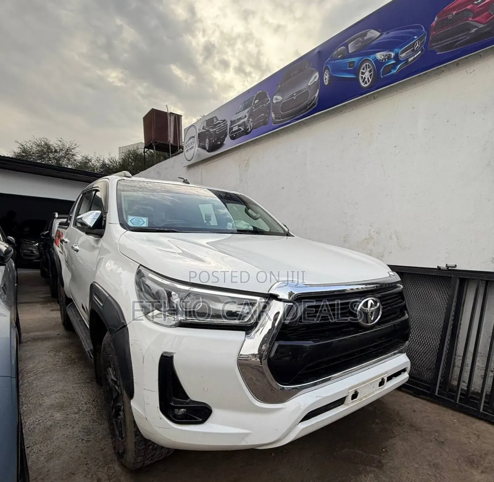 Toyota Hilux 2022 White