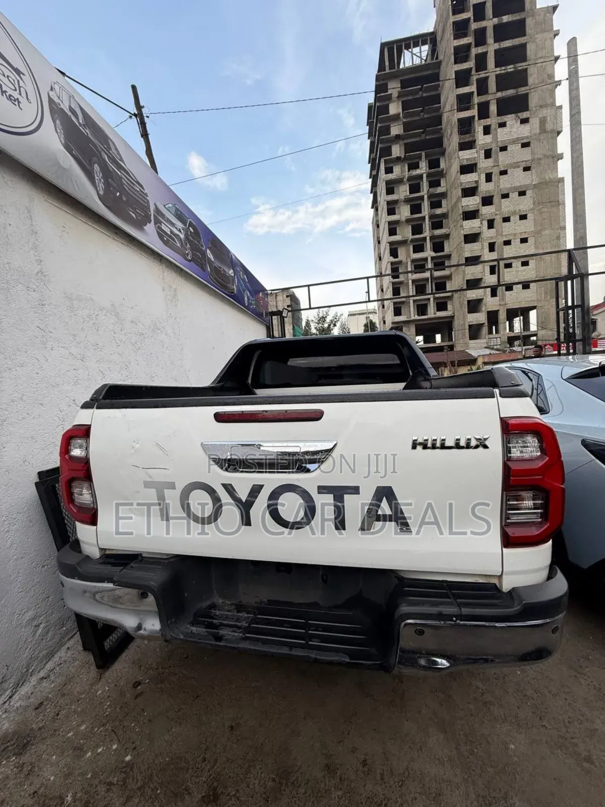 Toyota Hilux 2022 White