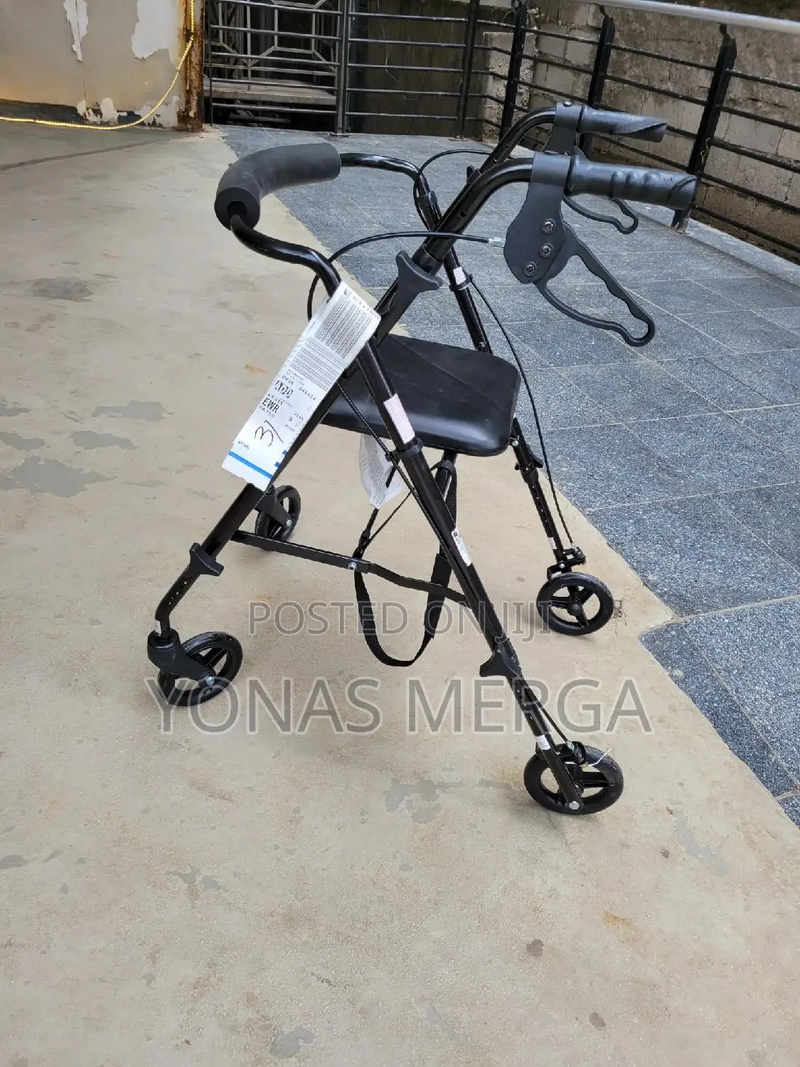 Walker+Chair妘150kg Weight Capacity٦狀1 Rolling Walker, Black