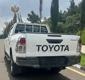 Toyota Hilux 2017 White