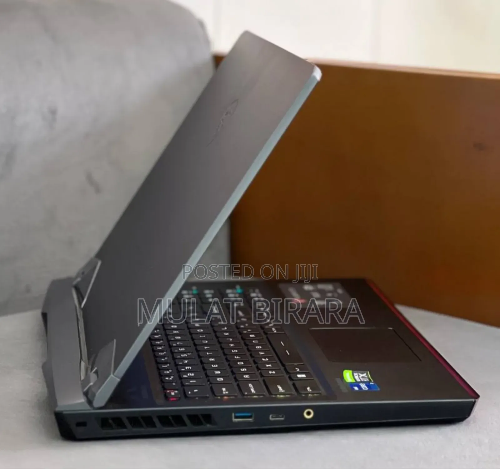 New Laptop MSI Raider GE76 12UGS 32GB Intel Core I7 SSD 1T