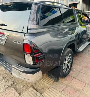 Toyota Hilux 2016 Gray