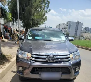 Photo - Toyota Hilux 2016 Gray