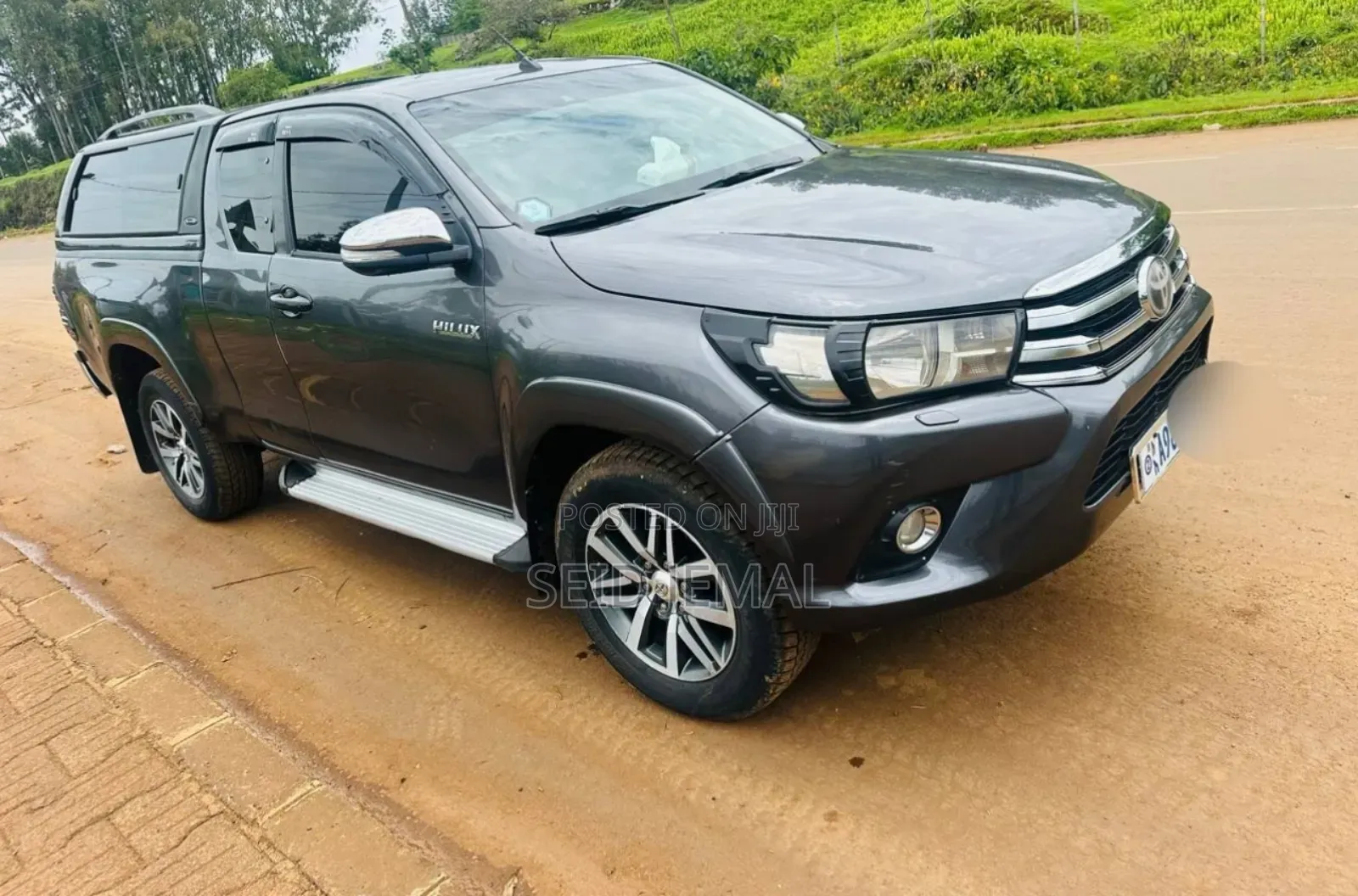 Toyota Hilux 2016 Gray