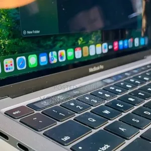 New Laptop Apple MacBook Pro M1 8GB Apple M1 SSD 256GB