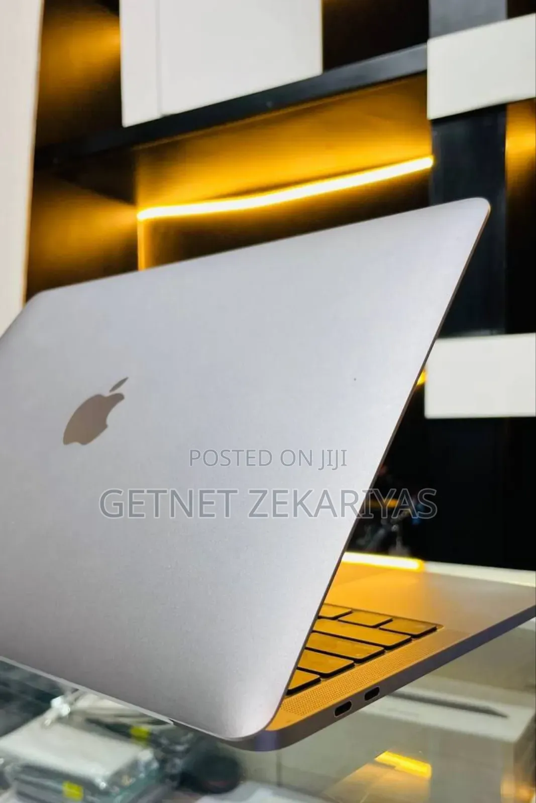 New Laptop Apple MacBook Pro M1 8GB Apple M1 Pro SSD 256GB