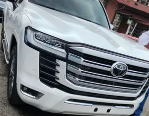 Photo - Toyota Land Cruiser 2022 White